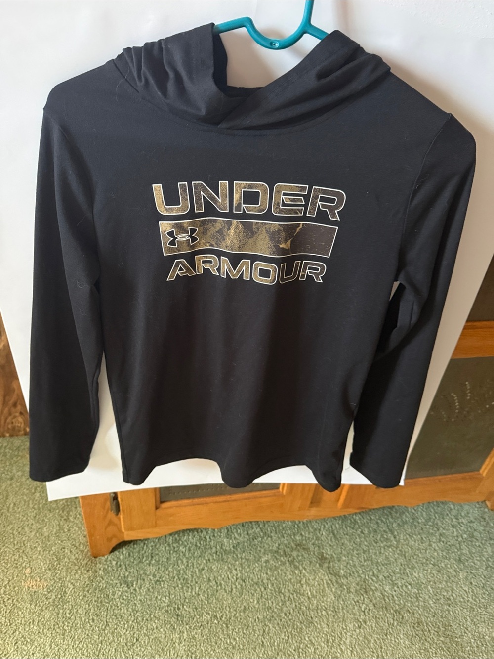 Under Armour Black Kids' Hooded Long-Sleeve Shirt/ Metallic Gold Logo youth med